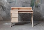 Escritorio Maderístico: diseño de autor en pino contrachapado
