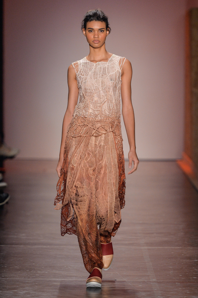 Historias Rendadas: moda autoral y memoria textil brasileña