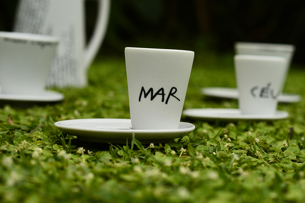 Livro em Louças: narrativa editorial en soportes cerámicos