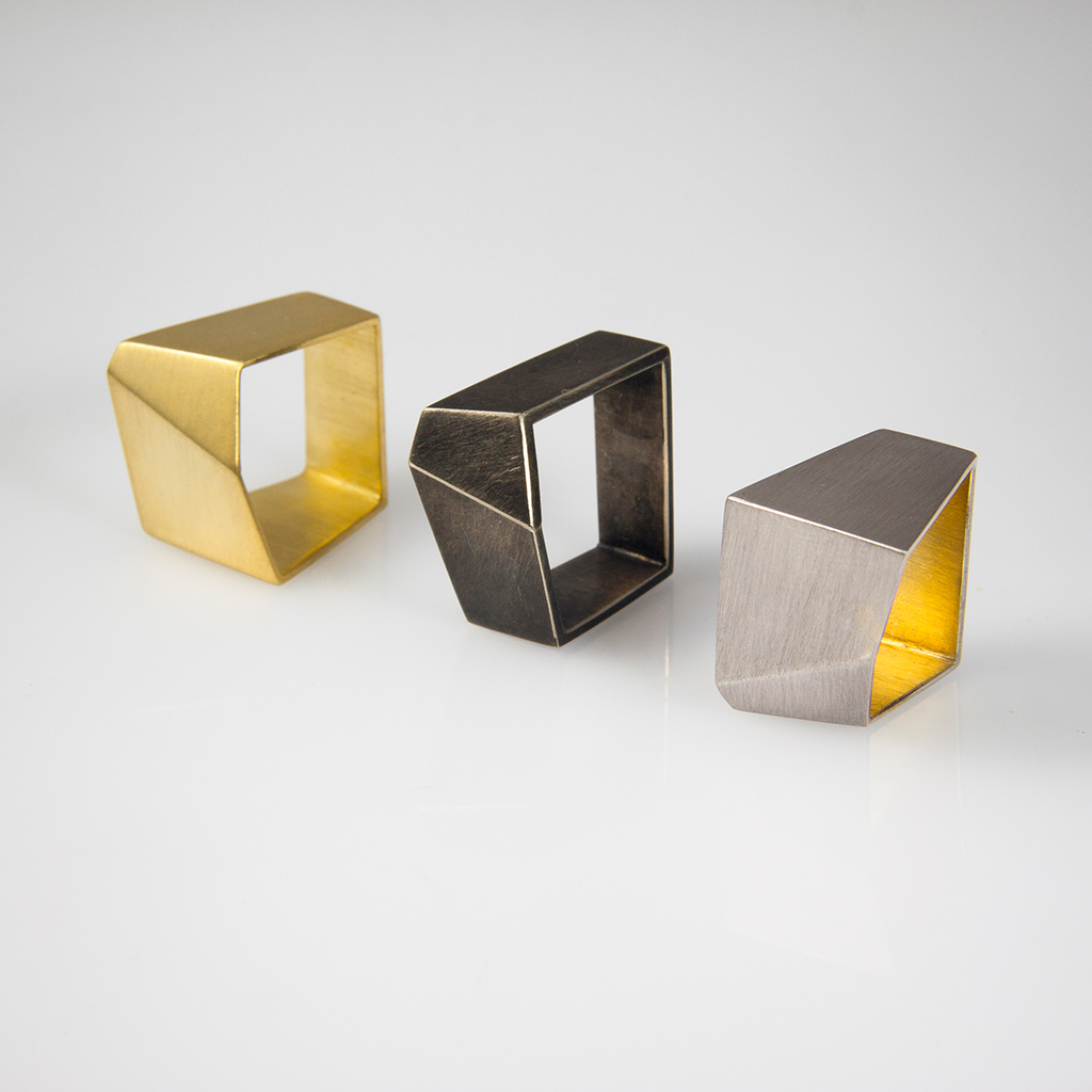 Série Oblique: joyería geométrica y versatilidad en cuatro posiciones