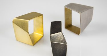 Série Oblique: joyería geométrica y versatilidad en cuatro posiciones