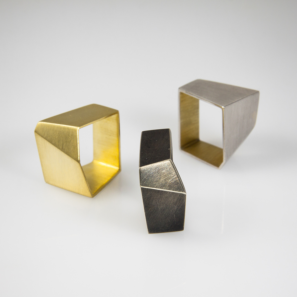 Série Oblique: joyería geométrica y versatilidad en cuatro posiciones