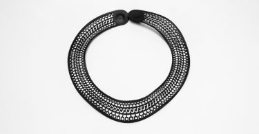 Série Roller: joyería contemporánea entre arte gráfico y experimentación textil