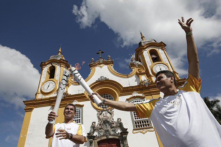 Tocha Olímpica Rio2016: diseño industrial, identidad y símbolo en movimiento