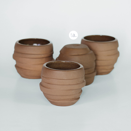 Acento: mate de gres que reinterpreta el ritual colectivo uruguayo