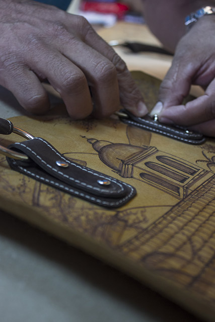 Carteras de piel 100% natural con decorados