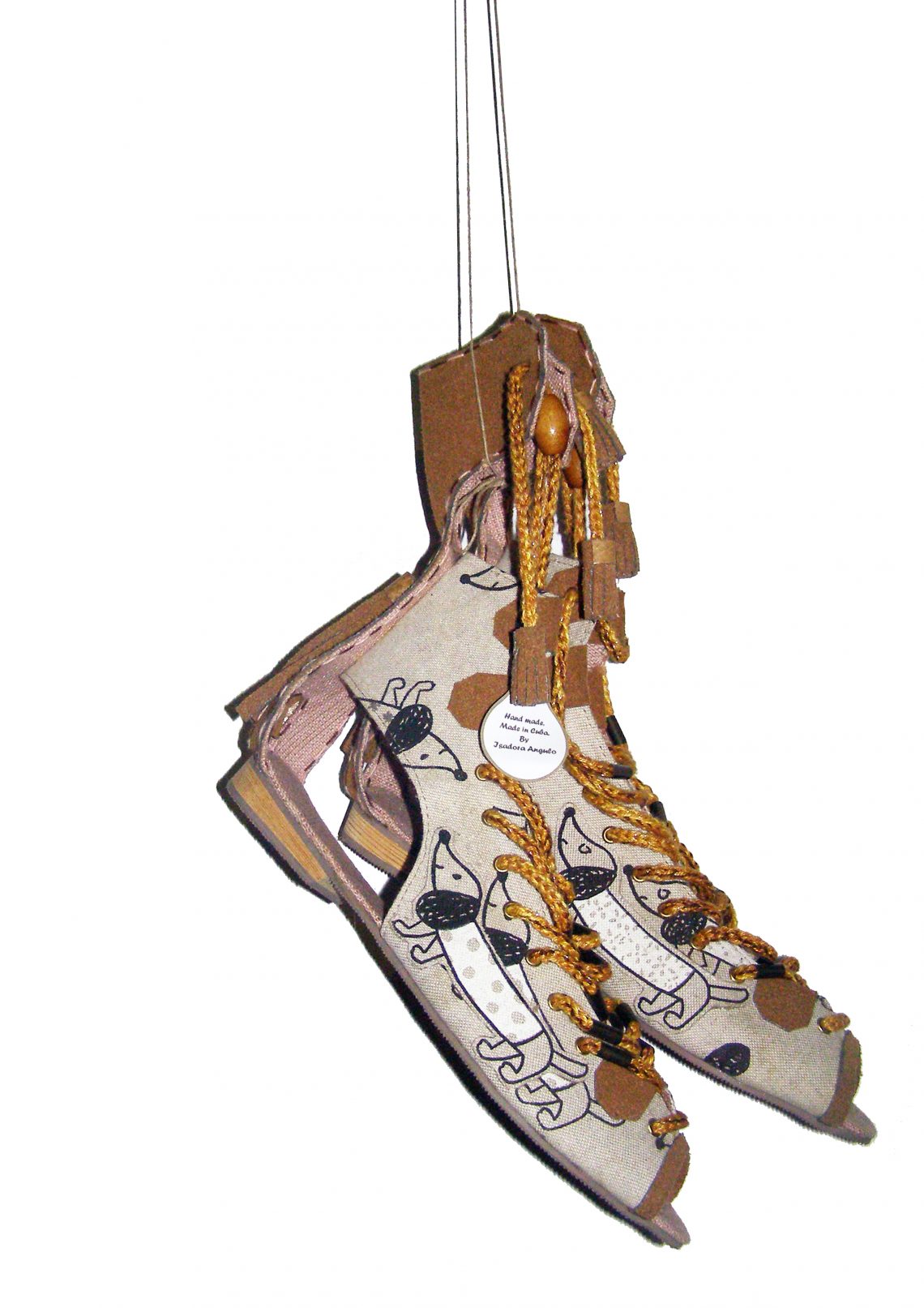 Colección de Calzados: diseño modular y fantasía reciclada desde Cuba