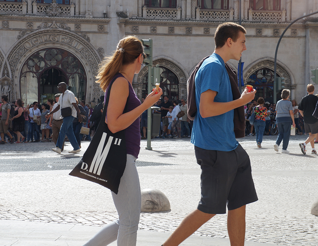 Identidad visual del Teatro Nacional D. Maria II: sistema tipográfico flexible para cultura