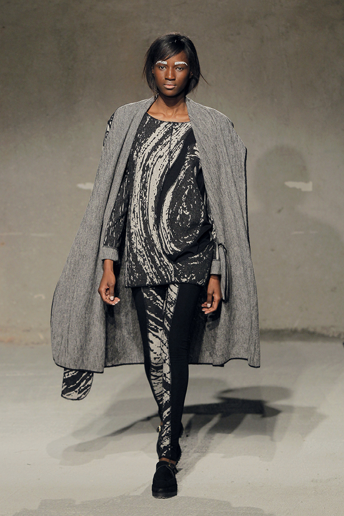 Orbit: indumentaria texturizada inspirada en topografías de paisaje