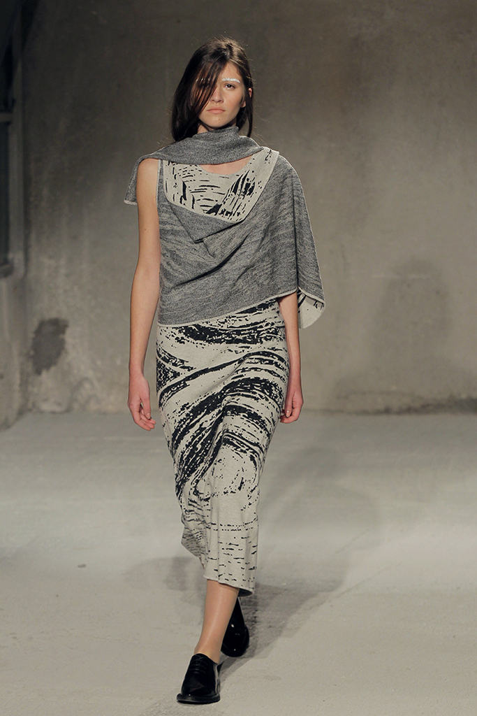 Orbit: indumentaria texturizada inspirada en topografías de paisaje