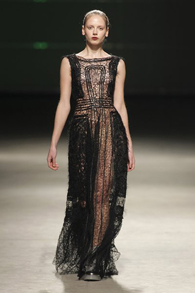 Pétalas / Sentimentos: textil de autor entre delicadeza y estructura