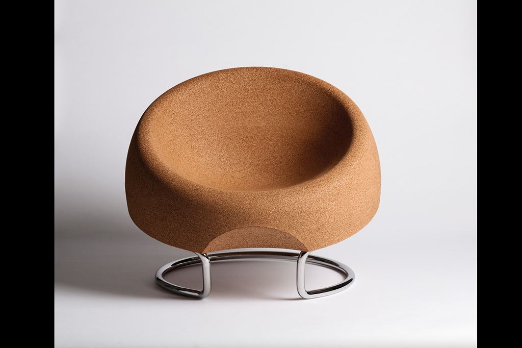 Spherical: sofá escultórico de corcho con innovación material y confort