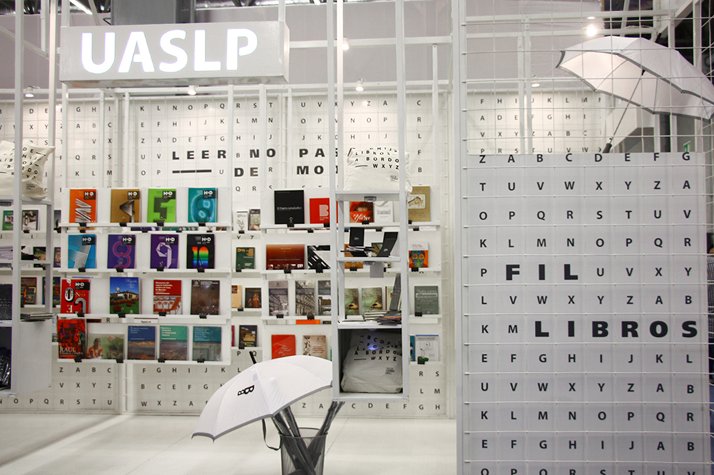 Stand de la Universidad Autónoma de San Luis Potosí para la Feria del Libro de Guadalajara 2015